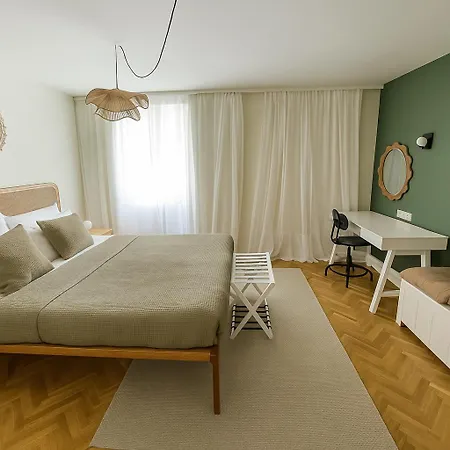 Privat bolig Stone House 4m - Premium Old Town Escape By The Sea With 3 Ensuites & Rooftop Terrace