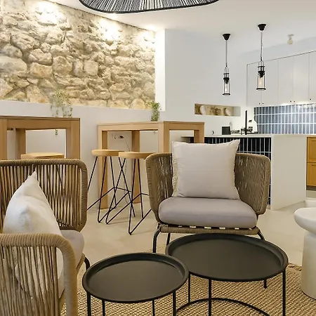 Habitación en casa particular Stone House 4m - Premium Old Town Escape By The Sea With 3 Ensuites & Rooftop Terrace *