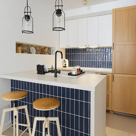 Rum i privatbostad Stone House 4m - Premium Old Town Escape By The Sea With 3 Ensuites & Rooftop Terrace Pag Town