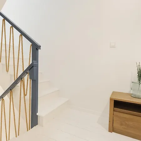 Rum i privatbostad Stone House 4m - Premium Old Town Escape By The Sea With 3 Ensuites & Rooftop Terrace *