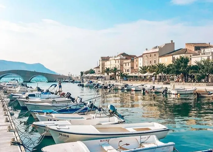 Stone House 4m - Premium Old Town Escape By The Sea With 3 Ensuites & Rooftop Terrace Pag Town