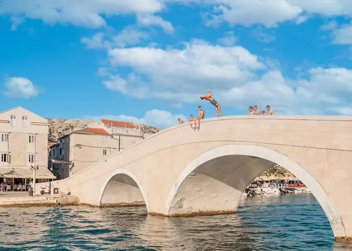 Stone House 4m - Premium Old Town Escape By The Sea With 3 Ensuites & Rooftop Terrace Pag Town