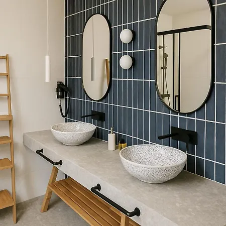 Δωμάτια σε οικογενειακή κατοικία Luxury Seaside Escape 3 Ensuite Ideal For Couples Friends Families Pag Town