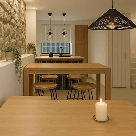 Stone House 4m - Premium Old Town Escape By The Sea With 3 Ensuites & Rooftop Terrace Séjour chez l'habitant Pag Town
