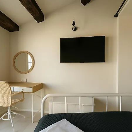 Δωμάτια σε οικογενειακή κατοικία Luxury Seaside Escape 3 Ensuite Ideal For Couples Friends Families Pag Town