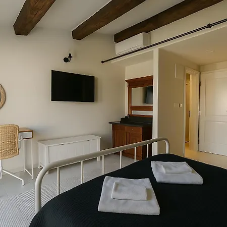 Δωμάτια σε οικογενειακή κατοικία Luxury Seaside Escape 3 Ensuite Ideal For Couples Friends Families Pag Town