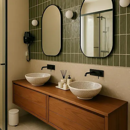 Boutique Heritage 4m - Steps From The Sea * باغ