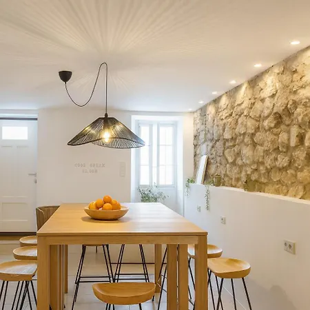 Stone House 4m - Premium Old Town Escape By The Sea With 3 Ensuites & Rooftop Terrace ホームステイ *