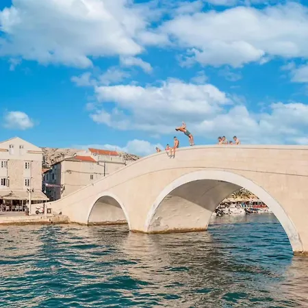 Boutique Heritage 4m - Steps From The Sea باغ
