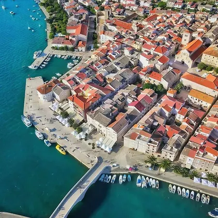 Boutique Heritage 4m - Steps From The Sea منزل للإقامة