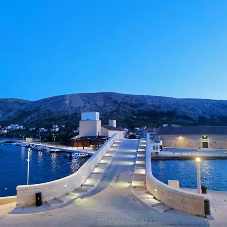 Boutique Heritage 4m - Steps From The Sea * باغ