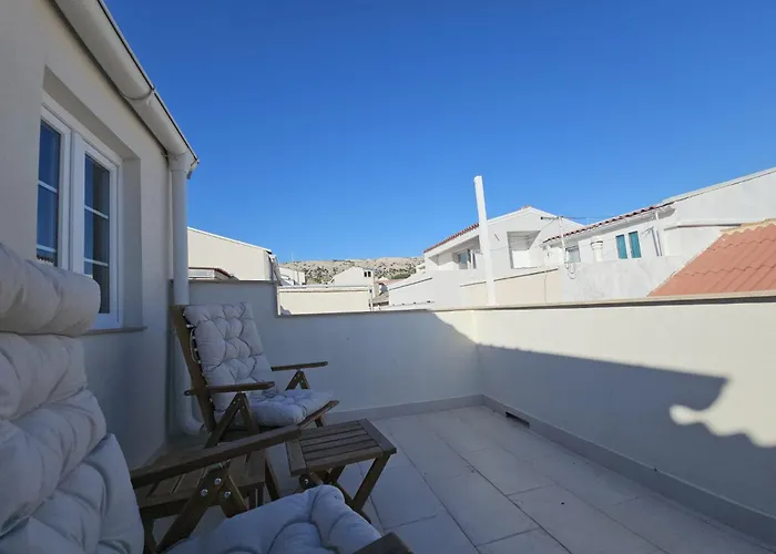 Stone House 4m - Premium Old Town Escape By The Sea With 3 Ensuites & Rooftop Terrace ホームステイ *