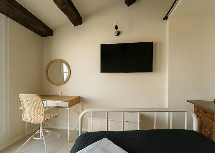 ホームステイ Stone House 4m - Premium Old Town Escape By The Sea With 3 Ensuites & Rooftop Terrace パグ