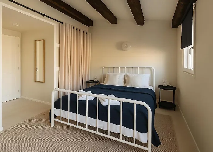 Stone House 4m - Premium Old Town Escape By The Sea With 3 Ensuites & Rooftop Terrace * Pag Town