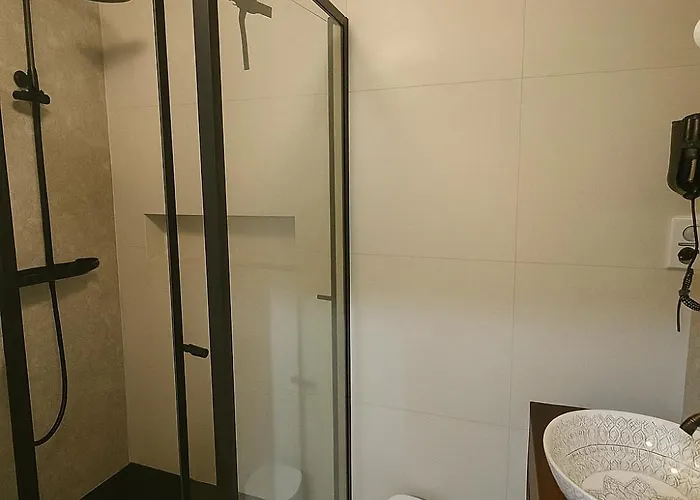 Stone House 4m - Premium Old Town Escape By The Sea With 3 Ensuites & Rooftop Terrace