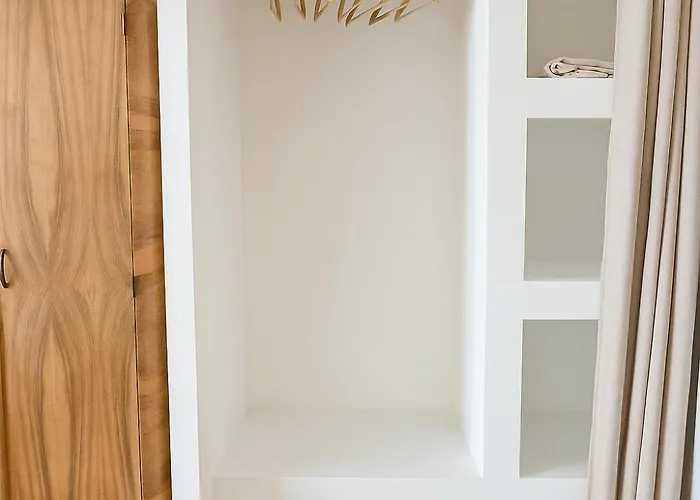 Stone House 4m - Premium Old Town Escape By The Sea With 3 Ensuites & Rooftop Terrace ホームステイ パグ