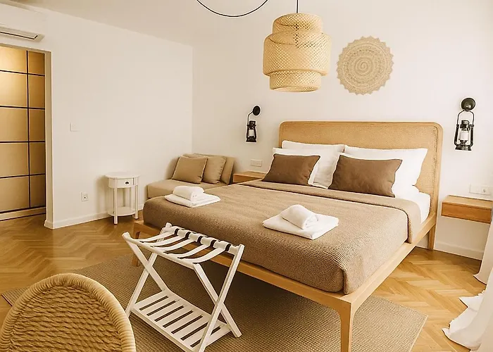 Stone House 4m - Premium Old Town Escape By The Sea With 3 Ensuites & Rooftop Terrace * Pag Town