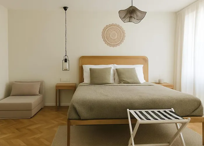 Stone House 4m - Premium Old Town Escape By The Sea With 3 Ensuites & Rooftop Terrace ホームステイ