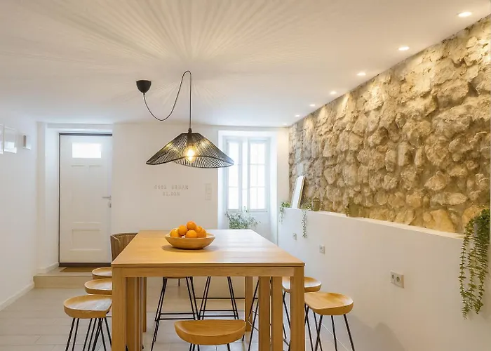 Stone House 4m - Premium Old Town Escape By The Sea With 3 Ensuites & Rooftop Terrace ホームステイ *