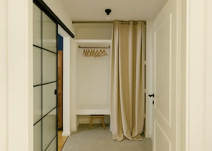 ホームステイ Stone House 4m - Premium Old Town Escape By The Sea With 3 Ensuites & Rooftop Terrace パグ