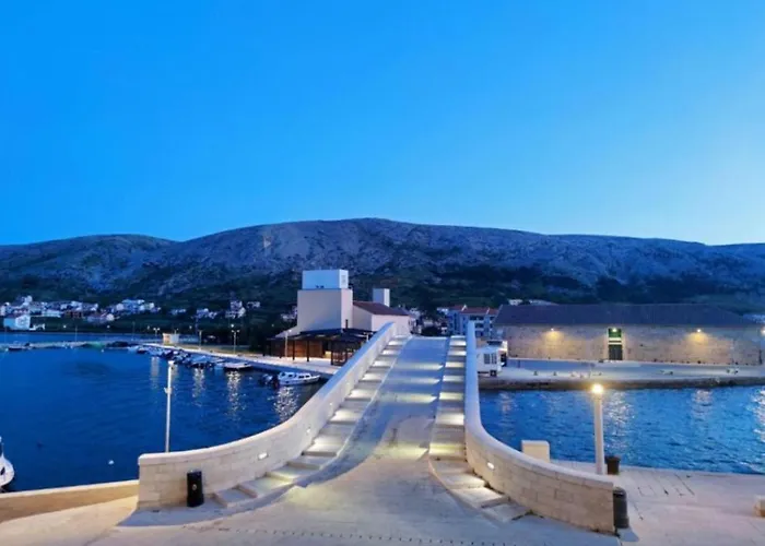 Stone House 4m - Premium Old Town Escape By The Sea With 3 Ensuites & Rooftop Terrace * Pag Town