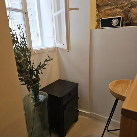 Stone House 4m - Premium Old Town Escape By The Sea With 3 Ensuites & Rooftop Terrace Ubytování v soukromí *