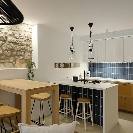 Ubytování v soukromí Stone House 4m - Premium Old Town Escape By The Sea With 3 Ensuites & Rooftop Terrace Pag Town